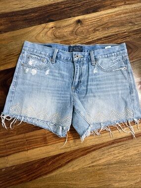 Lucky Brand Light Wash Denim Shorts with Embroidered Hem Sz 6